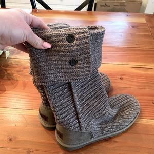 Womens ugg knit boots size 8